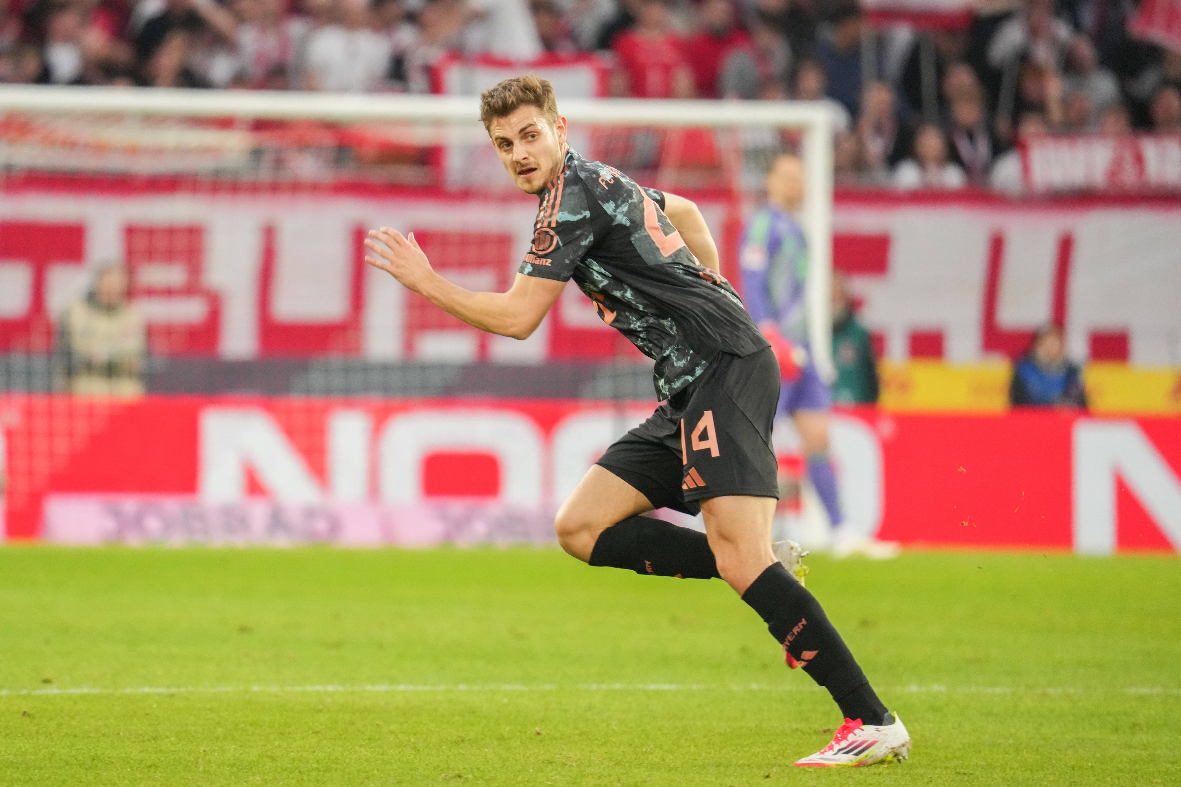 开云-记者：米兰向拜仁问询斯坦尼西奇，球员将留队为主力位置而战