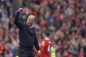 斯洛特：对若塔的致敬如此令人动容 小基耶萨在需要时站了出来