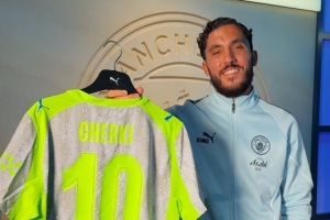 曼城社媒晒谢尔基挑选10号球衣视频：新号码，新球衣