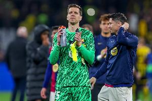 每体：波兰新帅不排除什琴斯尼回归的可能性，但他计划专注于巴萨