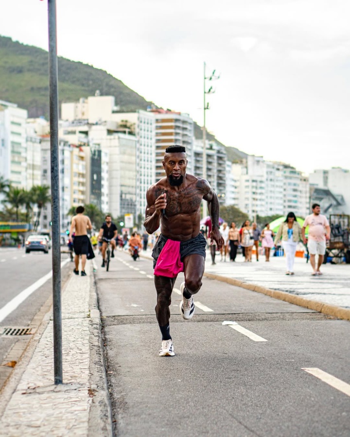 kaiyun-51岁泽-罗伯托跑步照曝光，雕塑般腹肌展现惊人身体状态